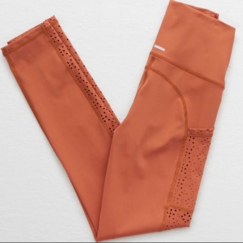 NWOT Aerie Move Lasercut Highwaisted 7/8 Leggings
